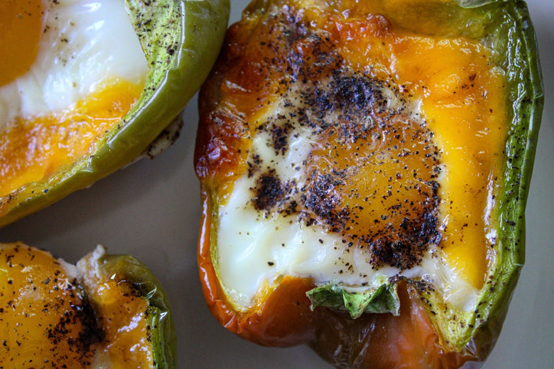 Half green pepper filled with egg and cheese, roasted and seasoned with black pepper. 